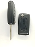 PEUGEOT / CITROEN выкидушка с батареей 2 кнопки, вертикальное жало с пазом HU83 (3238)